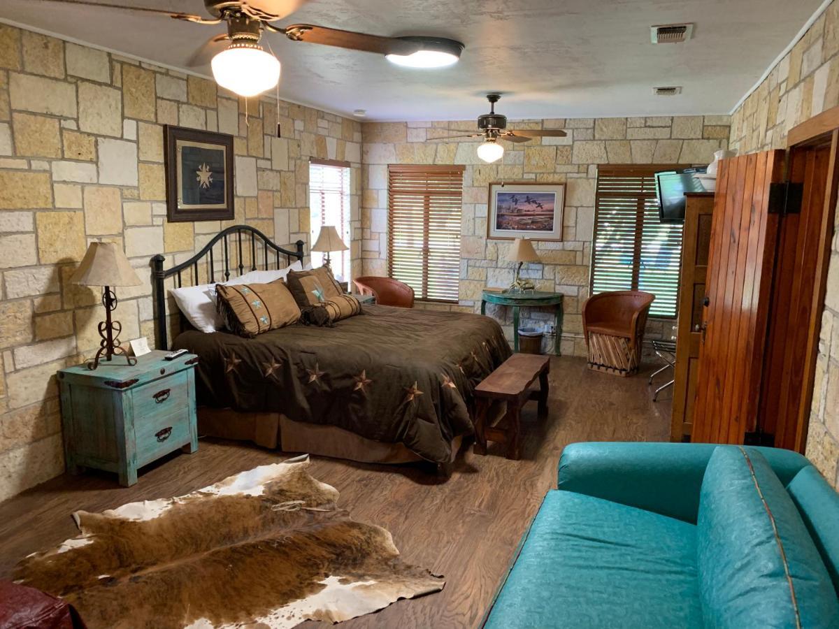 Diamond H Lodge B&B Bandera Bagian luar foto
