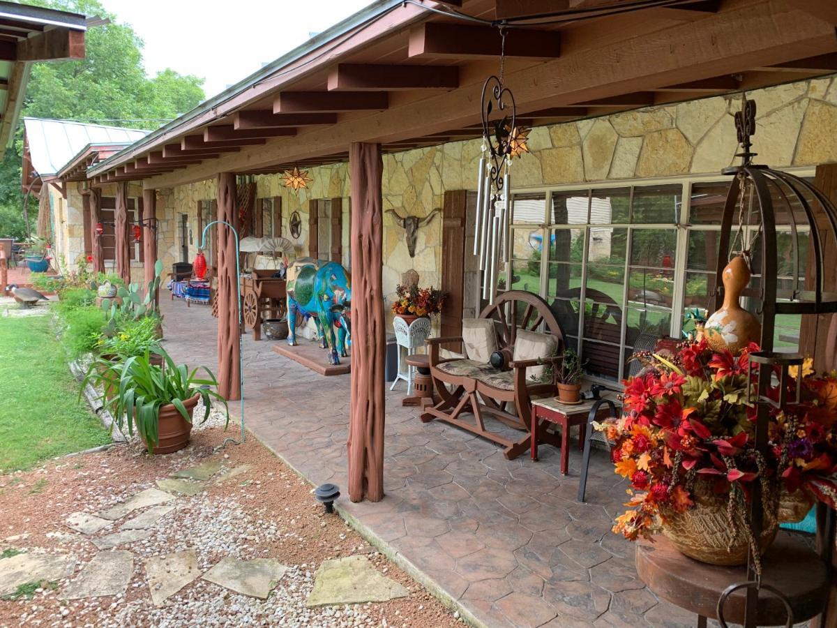 Diamond H Lodge B&B Bandera Bagian luar foto