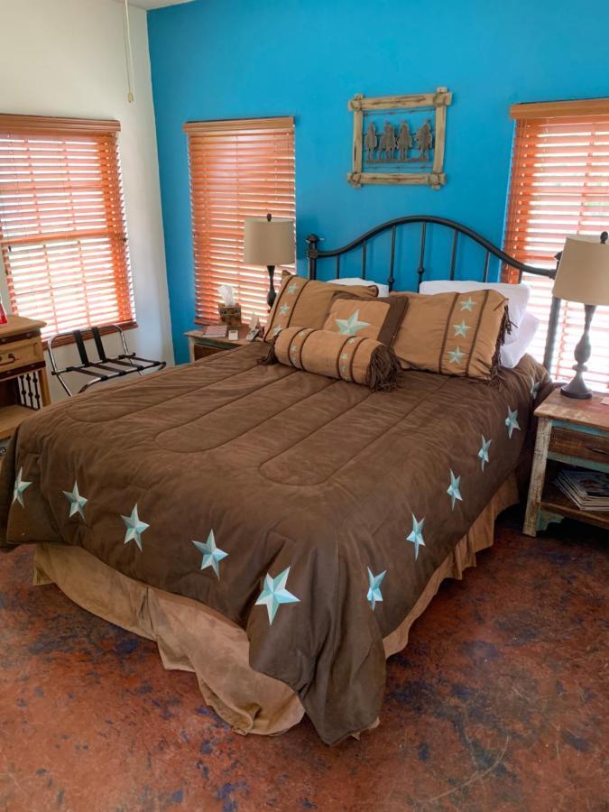 Diamond H Lodge B&B Bandera Bagian luar foto