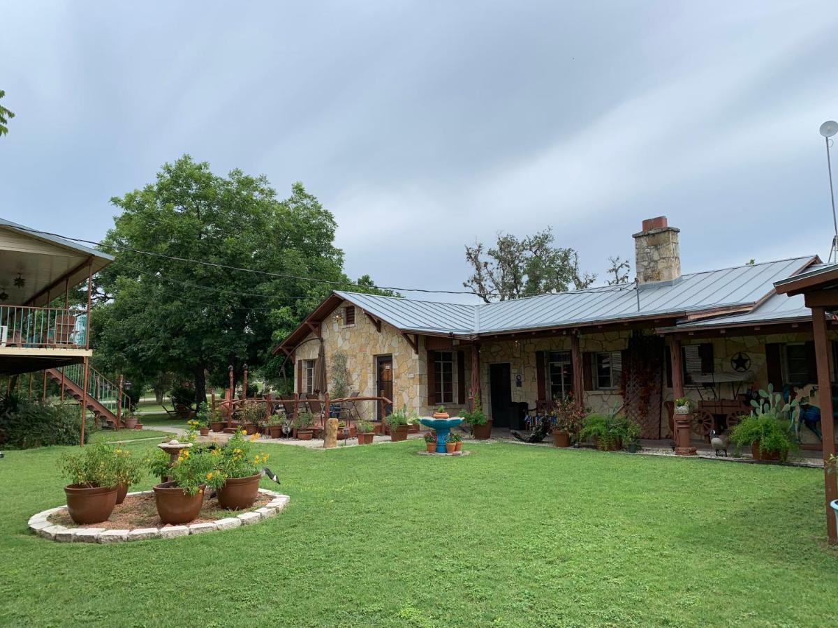 Diamond H Lodge B&B Bandera Bagian luar foto