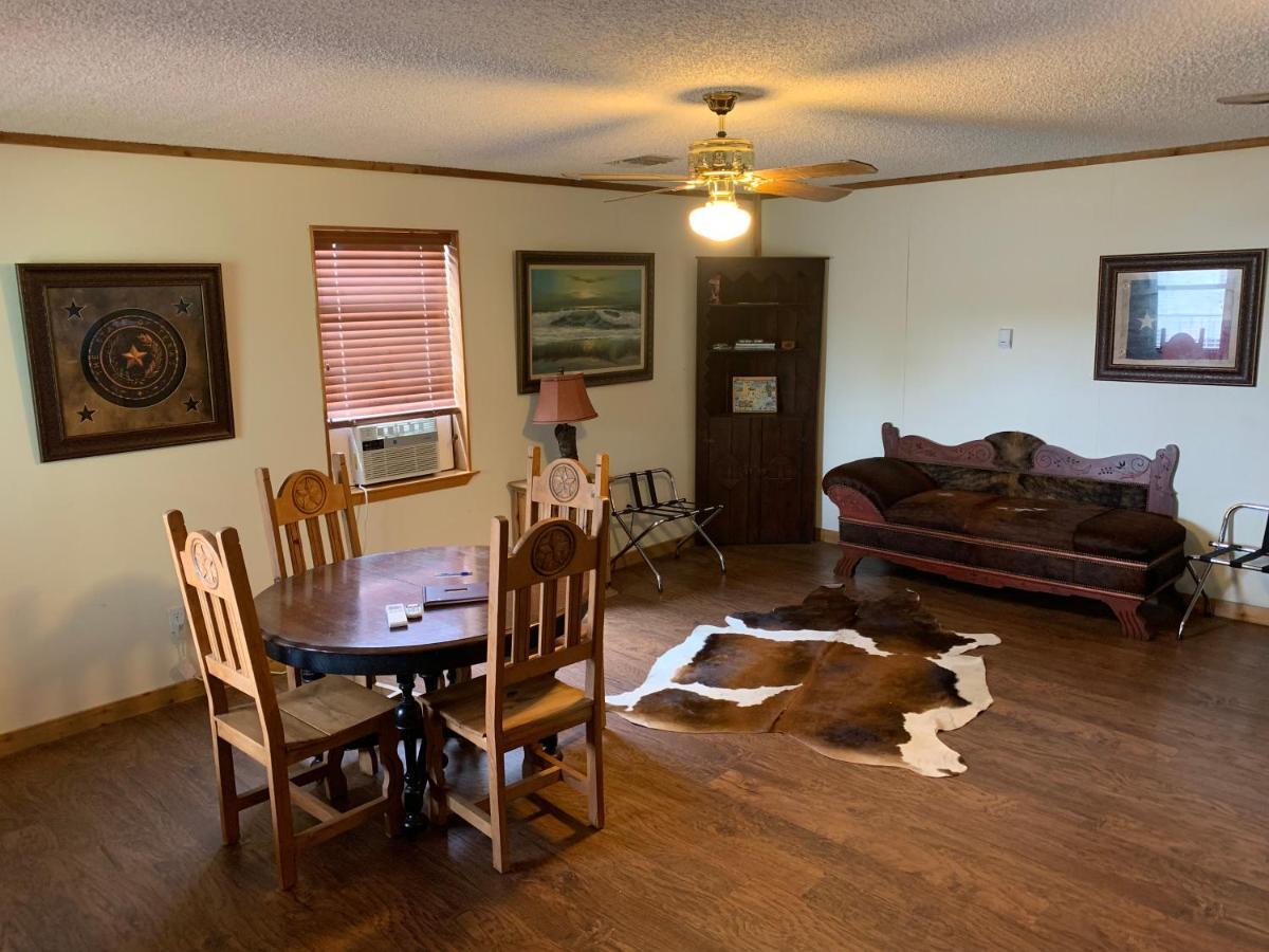 Diamond H Lodge B&B Bandera Bagian luar foto