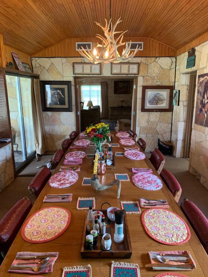 Diamond H Lodge B&B Bandera Bagian luar foto
